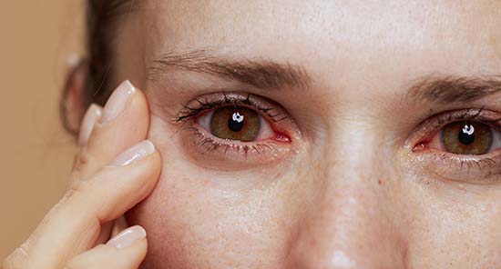 小心！過度使用3C產品可能增加青光眼風險，導致失明！